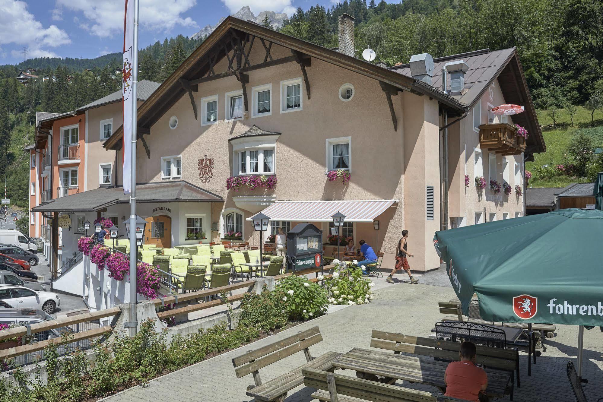 Posthotel Strengen Am Arlberg Eksteriør bilde